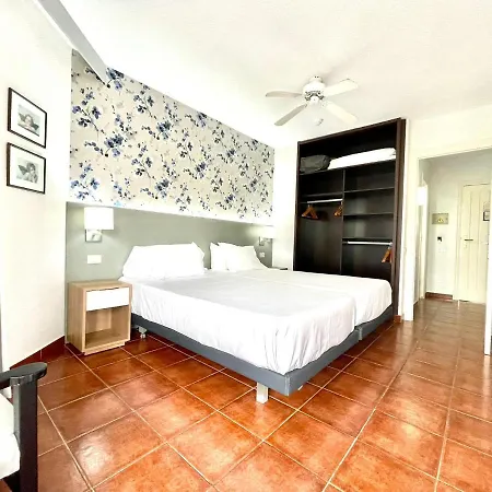Apartment Apartment Few Minutes From The Beach, Wifi,Pool In Los Cristianos, Tenerife South