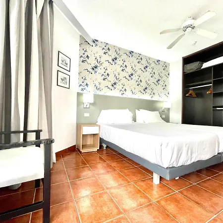 Apartment Few Minutes From The Beach, Wifi,Pool In Los Cristianos, Tenerife South Los Cristianos (Tenerife)